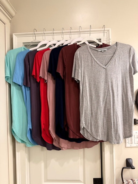 Emma’S Closet Tops - Emma’s Closet V-Neck Tunic Shirt Bundle